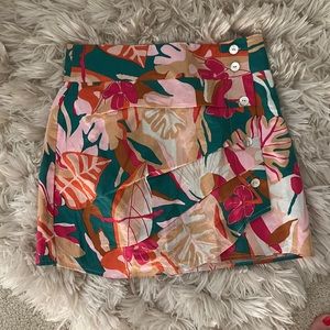 New short floral forever 21 skirt size small